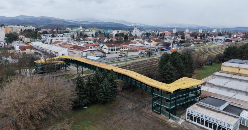 Obnovena lavka opat sluzi ludom Mesto po mesiacoch spristupnilo jednu z najvacsich investicii roka