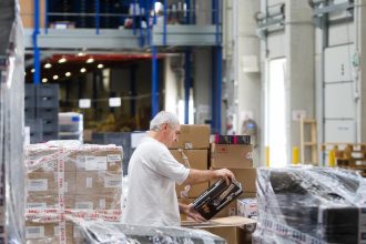 Pred novembrom 1989 sme mali dlhsiu pracu a kratsi zivot