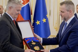 Prezident udelil statne vyznamenanie tajomnikovi OECD