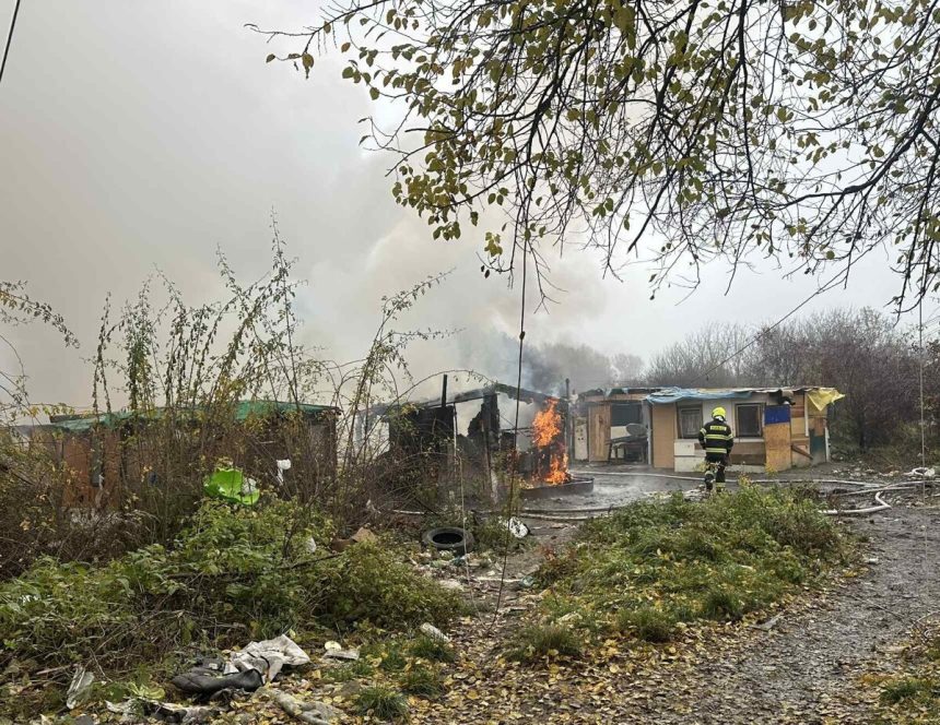 Pri pozari v Kosiciach zomreli dve deti matka v nemocnici