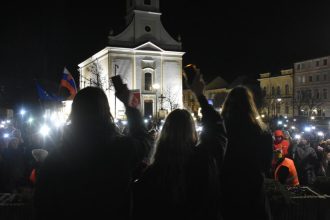 Prisli sme sami autobusmi nas nemusia zvazat odkazali Ficovi protestujuci Banovcania