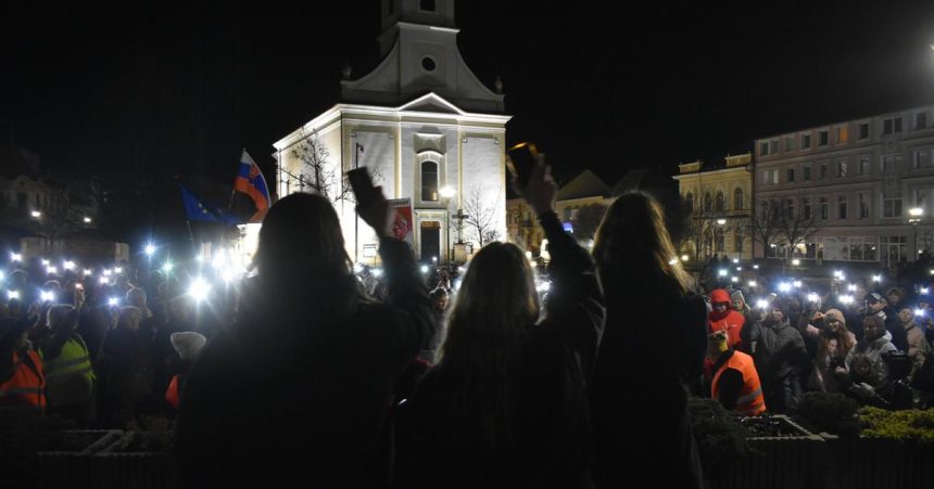 Prisli sme sami autobusmi nas nemusia zvazat odkazali Ficovi protestujuci Banovcania