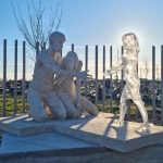 Socha dievcatka je z horlavho epoxidu oprava nepremysla