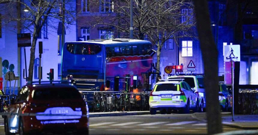 Svedsko Naraz autobusu do zastavky si vyziadal mrtvych a zranenych