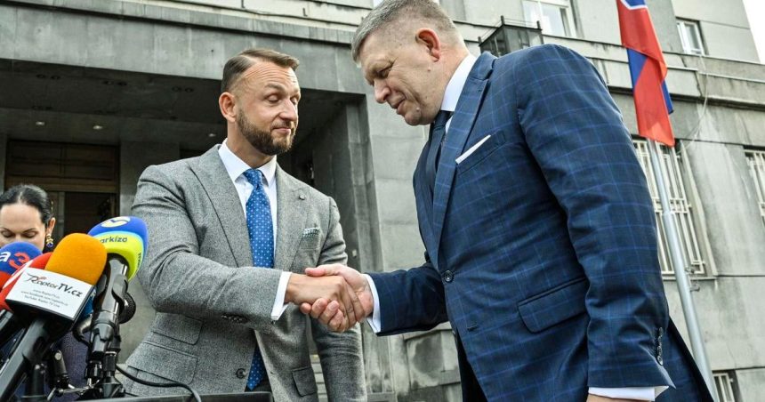 Tyzden ked Fico potvrdil sumrak seba i Hlasu Sutaj Estok podliezol uz aj Danka