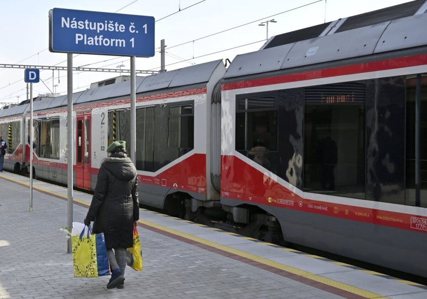 Vlaky budu 17 novembra jazdit normalne