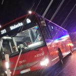 Z havarovaneho autobusu sa vodic a pasazieri nedostali von