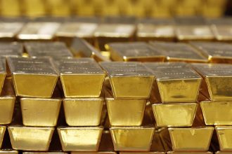 Cena zlata vzrastla na 6 tyzdnove maximum striebro dosiahlo novy rekord