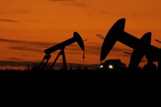 Ceny ropy v piatok vzrastli pre obavy z dodavok