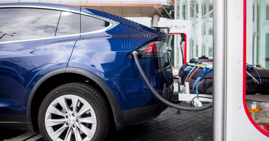 EU planuje reviziu zakazu predaja aut so spalovacimi motormi