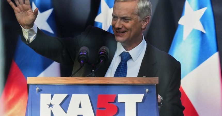 Favoritom v druhom kole prezidentskych volieb je pravicovy Antonio Kast