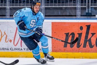 Hokejista Roman Kukumberg lezi po havarii v umelom spanku