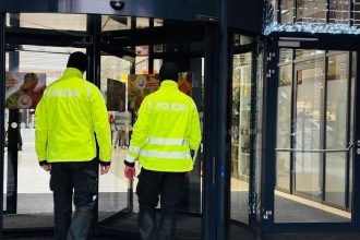 Kradli pracie prasky a mobilne telefony