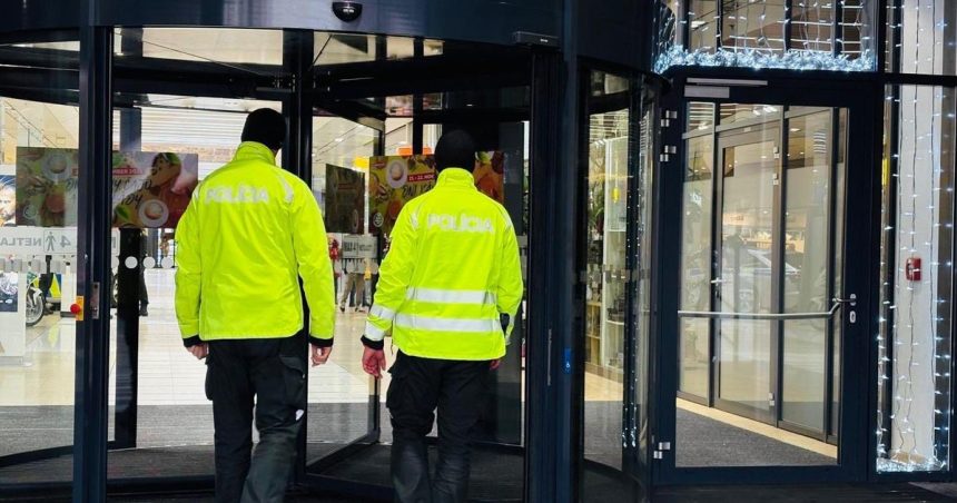 Kradli pracie prasky a mobilne telefony