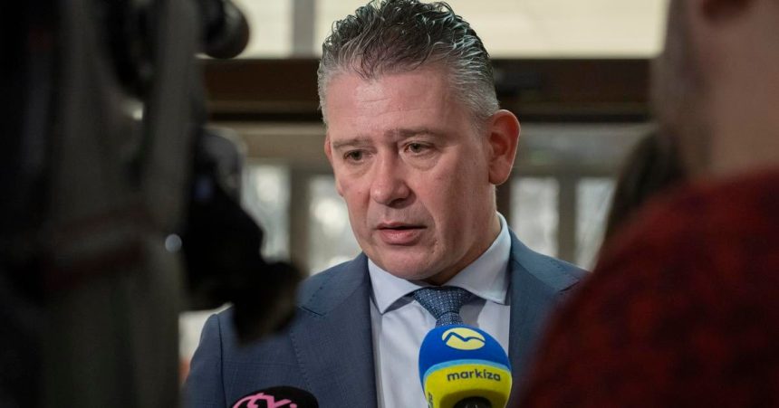 MIKULEC Hnutie Slovensko predlozilo novy dokaz v kauze lustrovania matky Simecku