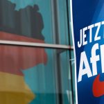 NEMECKO Krajne pravicovy poslanec za AfD celi obvineniu za nacisticky pozdrav