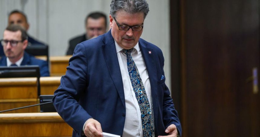 Na skolskom vybore k dvom peticiam proti zakonom nebolo prijate uznesenie