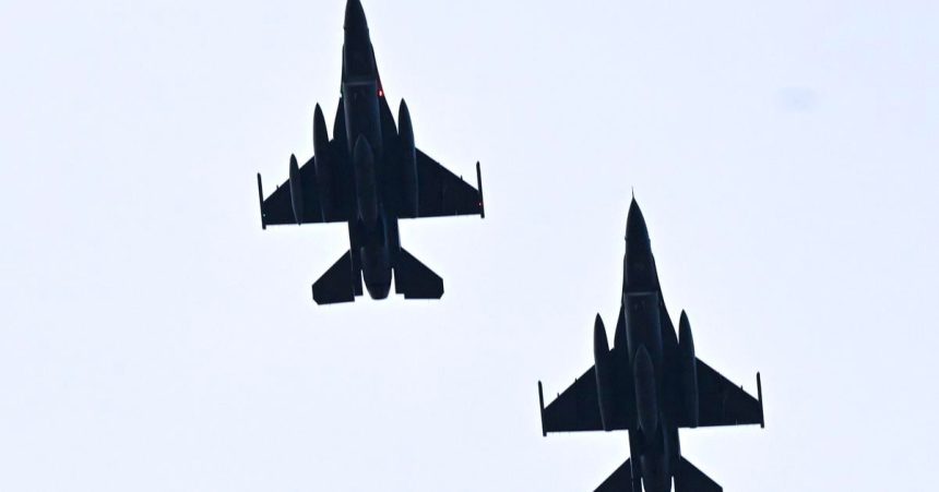 OBRANA V Kuchyni dnes nepristali tri stihacky F 16