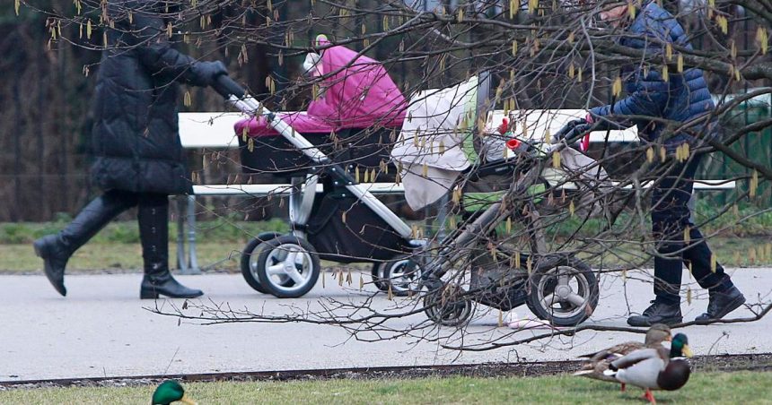 Od roku 2026 sa rodicom nebudu znizovat dochodky