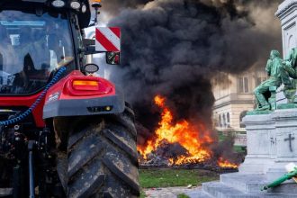 Ohen a hnoj v bruselskych uliciach Farmari bojuju proti dohode s Juznou Amerikou