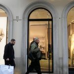 Prada kupila svojho modneho konkurenta Versace