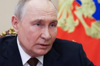 Putin odvolal velvyslanca Zmejevskeho z Prahy
