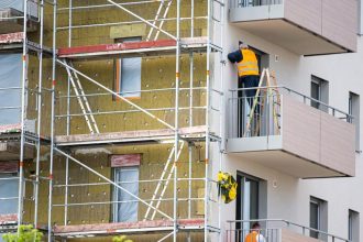 REALITA Dopyt po byvani rastie rychlejsie nez ponuka ceny tlaci hore aj preludnenost