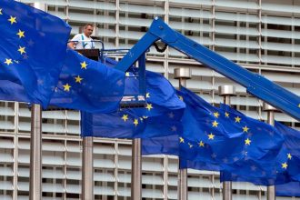 Rada EU rozsirila sankcny zoznam osob podporujucich rusku flotilu