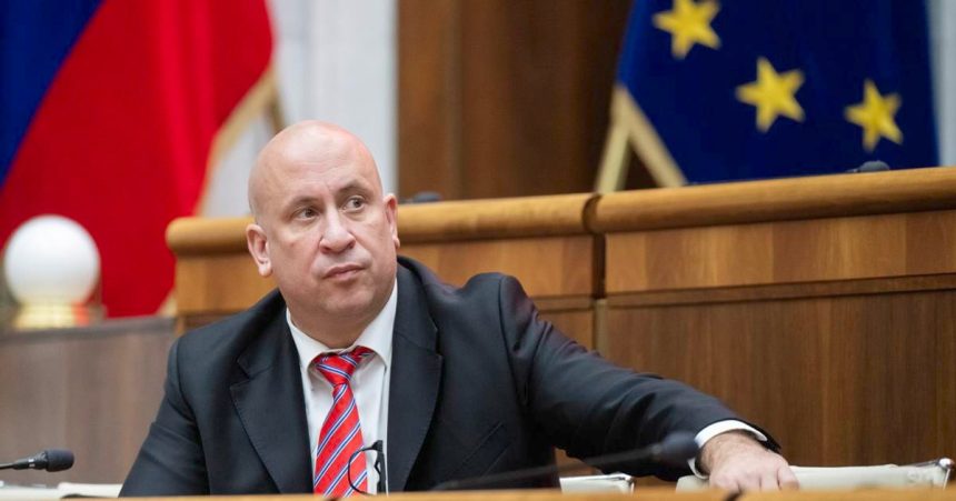 Raz potvrdil pripravu zaloby proti zruseniu tendra na D1 Turany Hubova