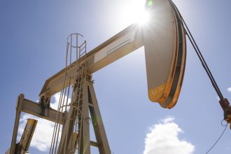 Ropa Ceny ropy v utorok rano klesli