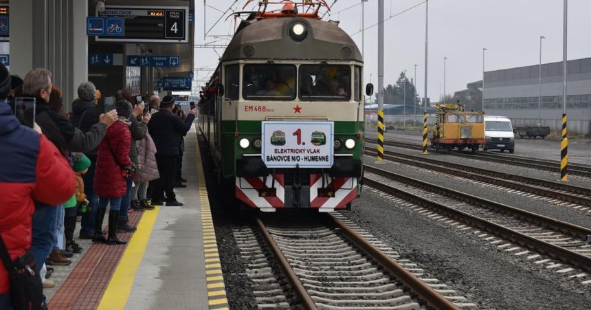 Rozlucka so starym svetom Na Zemplin prisli historicke vlaky