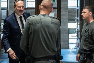 SUDY V kauze Bonaparte sa dokazovanie blizi ku koncu