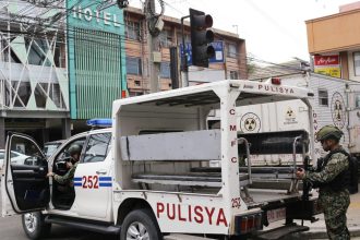 Strelec z plaze Bondi navstivil filipinsky obchod so zbranami