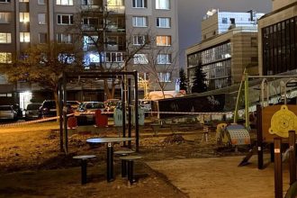 V meste si ide kazdy po svojej linii budu dve podobne stavby