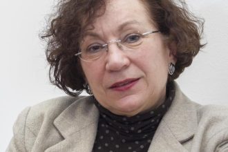 Verejnost a vlada vo vztahu k EU Kazdy taha inym smerom