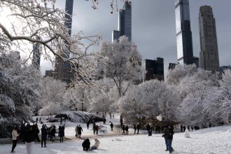 Vichrica a snezenie zrusili stovky letov v USA