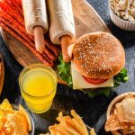 Britania zakazala reklamy na junk food v televizii a online