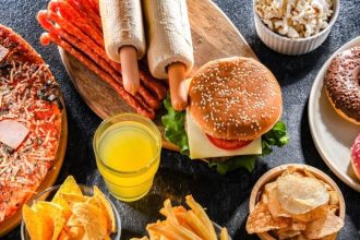 Britania zakazala reklamy na junk food v televizii a online