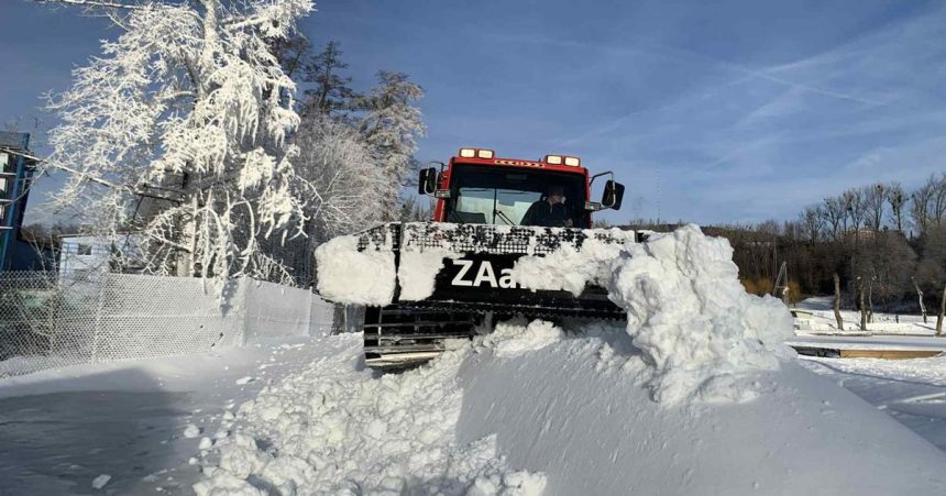 Haldy snehu zavalili cast mesta ludia ziju rozpravku