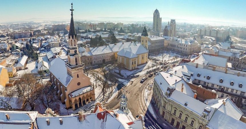 Ikonicka cast veze historickeho chramu ozila