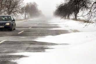 Meteorologovia vydali vystrahu pred snehovymi jazykmi a zavejmi