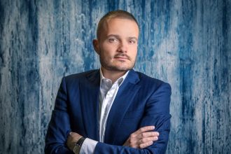 Miliardy aj vdaka Kaliniakovi Strnad sa zrazu stal clenom klubu najbohatsich na planete o jeho akcie bola bitka