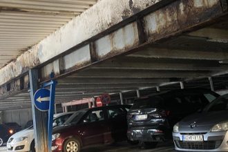 Nebezpecne parkovisko nemocnica uzatvorila vodici maju problem