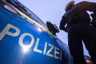 Nemecko Osem osob sa postavilo pred sud za pokus o zalozenie nacistickeho statu