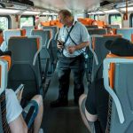 Okienka na nakup listkov boli zrusene v dalsich mestach seniorom digitalna doba stazuje cestovanie