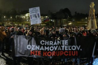 Opozicia pripomina ze hovorila o hrozbe konania zo strany EK v suvislosti so zmenami k UOO