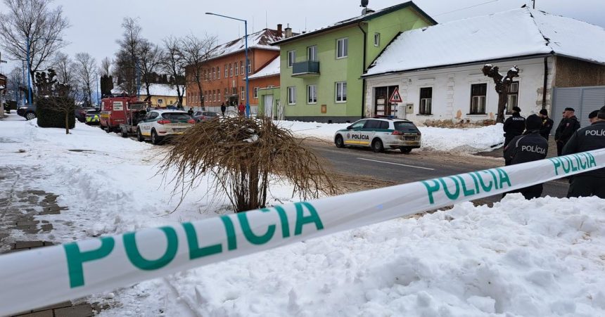 Policajti podcenili pripad ktory viedol k vrazde na gymnaziu Inspekcia obvinuje ich byvalho sefa Korzar Spis a Gemer SME