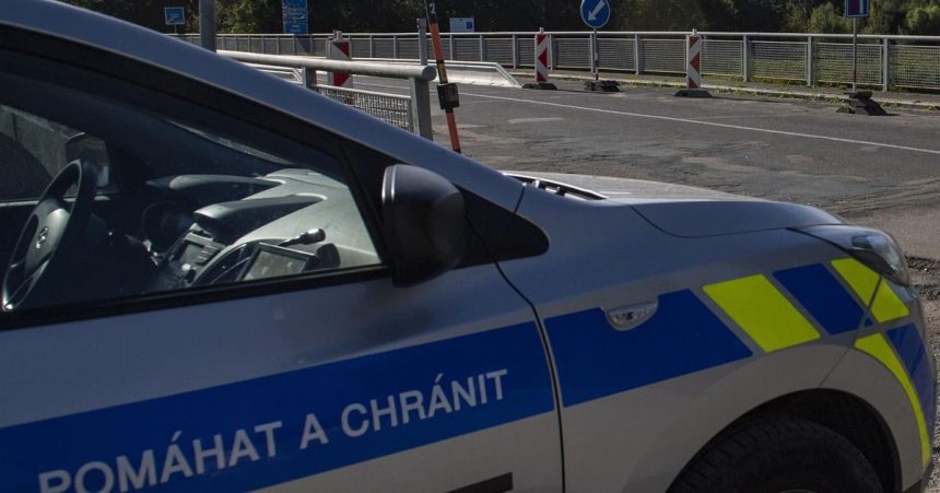 Policia zasahovala na strednej skole v Prahe kde hlasili strelbu