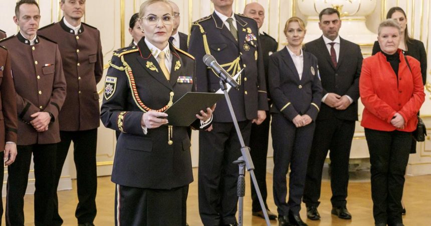 Prezident vyzval na zlepsenie podmienok zachrannych a bezpecnostnych zloziek