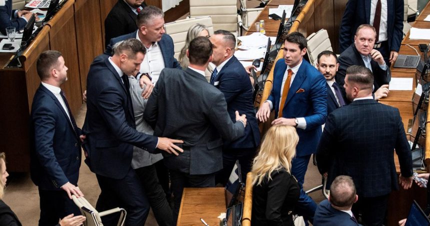 Riaditelia skol vyzyvaju poslancov na sebareflexiu